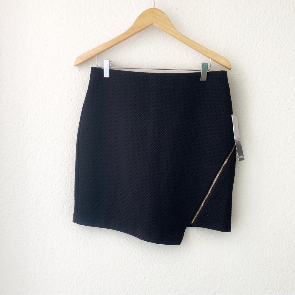 Kensie Quilted Pull on Asymmetrical Mini Skirt